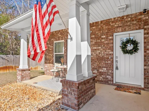 55 Lee Ln, Mary Esther, FL 32569