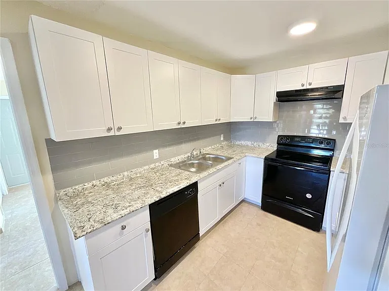3127 Corona Dr — Photo 6