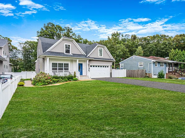 205 Kohr Road, Kings Park, NY 11754