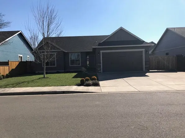 1079 SW Coral St, Junction City, OR 97448