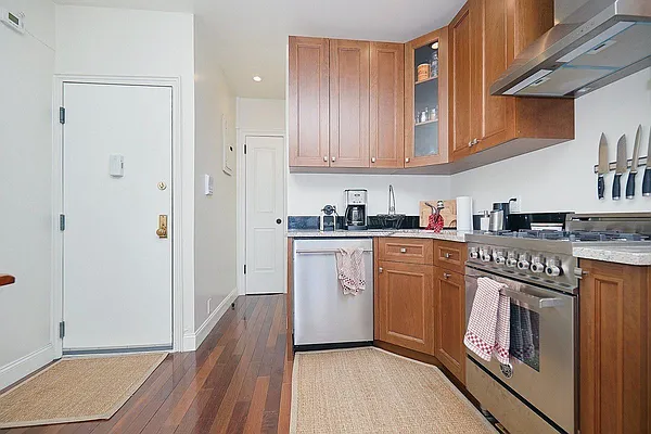 Rented by Compass | media 13