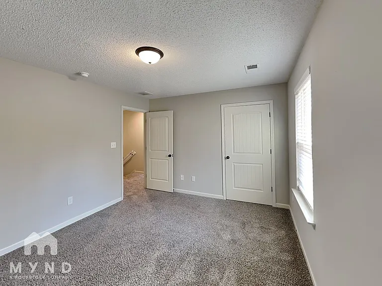160 Nicholas Dr — Photo 17