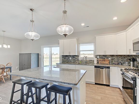 4th image of 646 N Sobota Way