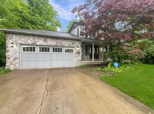 642 Ridenour Rd, Columbus, OH 43230