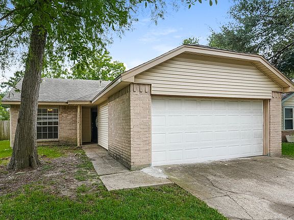 3rd image of 15238 Bedford Glen Dr