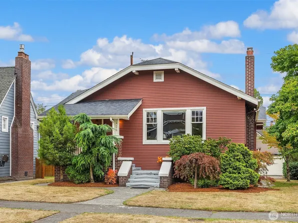 7426 Keen Way N, Seattle, WA 98103