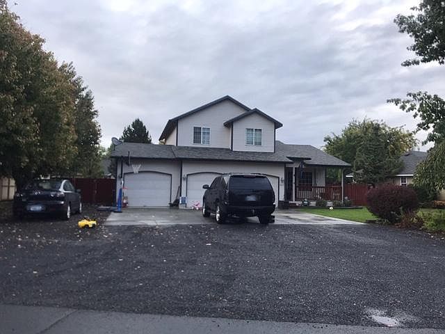 2nd image of 841 S Meadowlark Ln