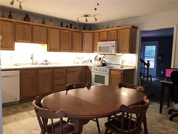 4th image of 3211 W Kensington Dr
