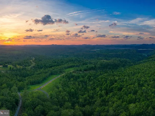 5 Gauley Ridge Rd, Mount Nebo, WV 26679
