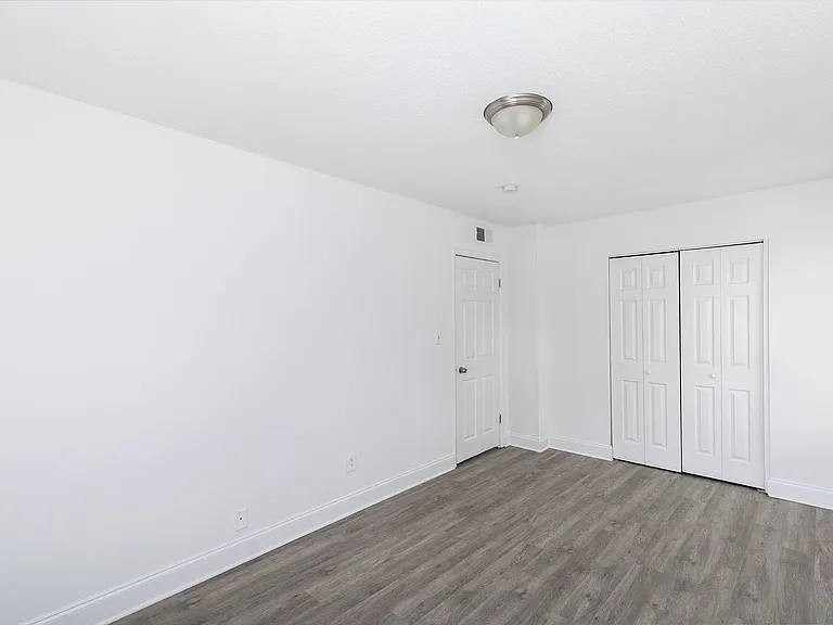 5th Avenue Apartments — Photo 45