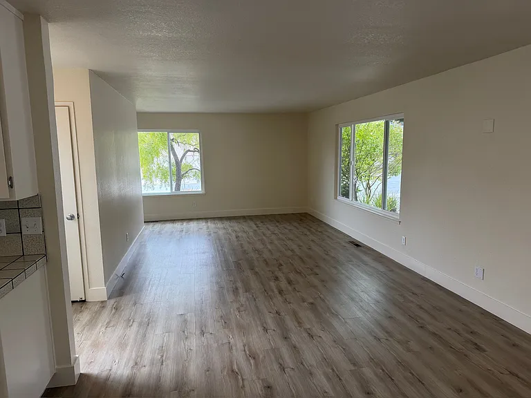 2069 Dolphin Dr — Photo 5