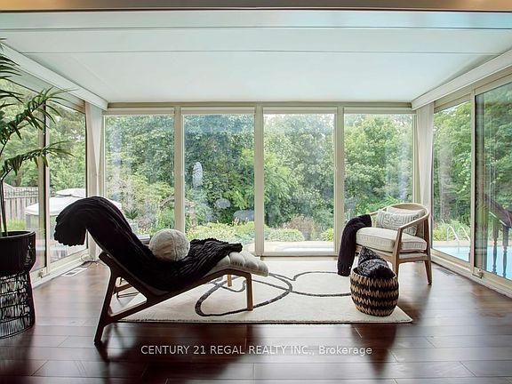 5th image of 22 Brentwood Dr