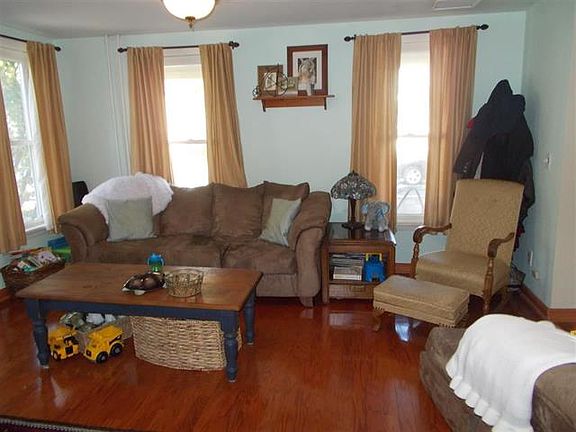 2nd image of 18 Andrews St