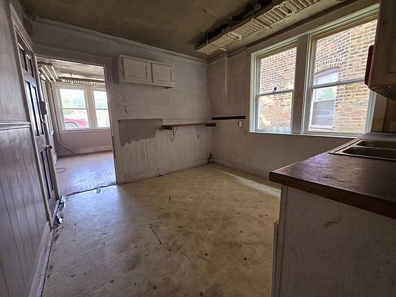 5th image of 10618 S Ewing Ave