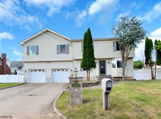 1300 Knopf St, Manville, NJ