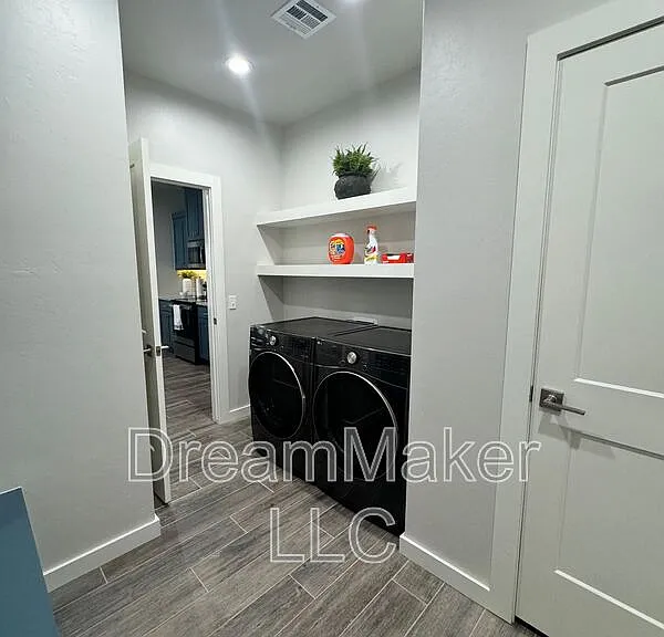2807 Clifton Ter — Photo 11