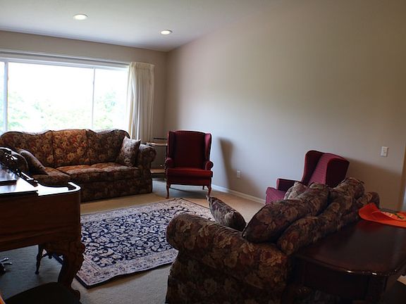 2 Living Room_09122017