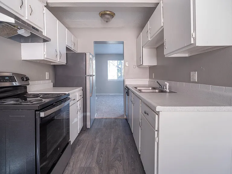 Timberline Apartments and Townhomes — Photo 14