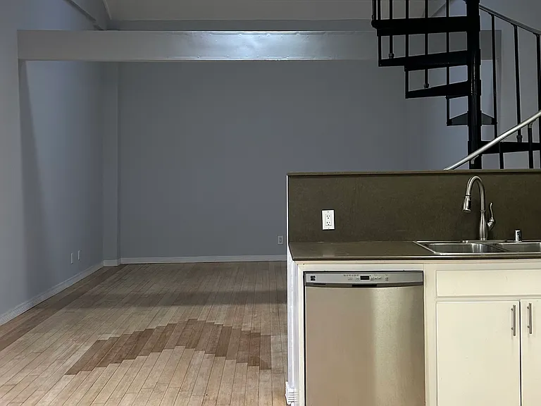 1043 S Grand Ave — Photo 15