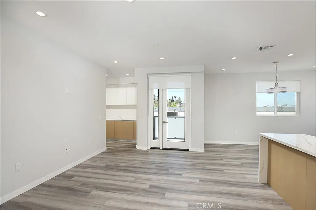 3 bed, 1839 sqft, $4,395 — Photo 3