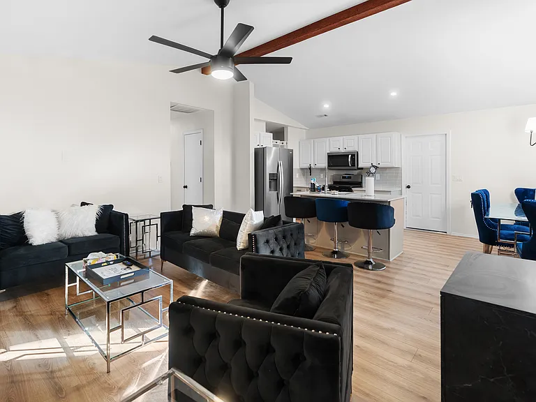 1138 S Sherman Ave — Photo 4