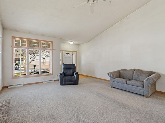 3rd image of 4724 Fallview Ln