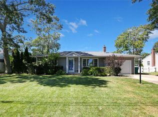 12 Bonita Rd, East Quogue, NY 11942