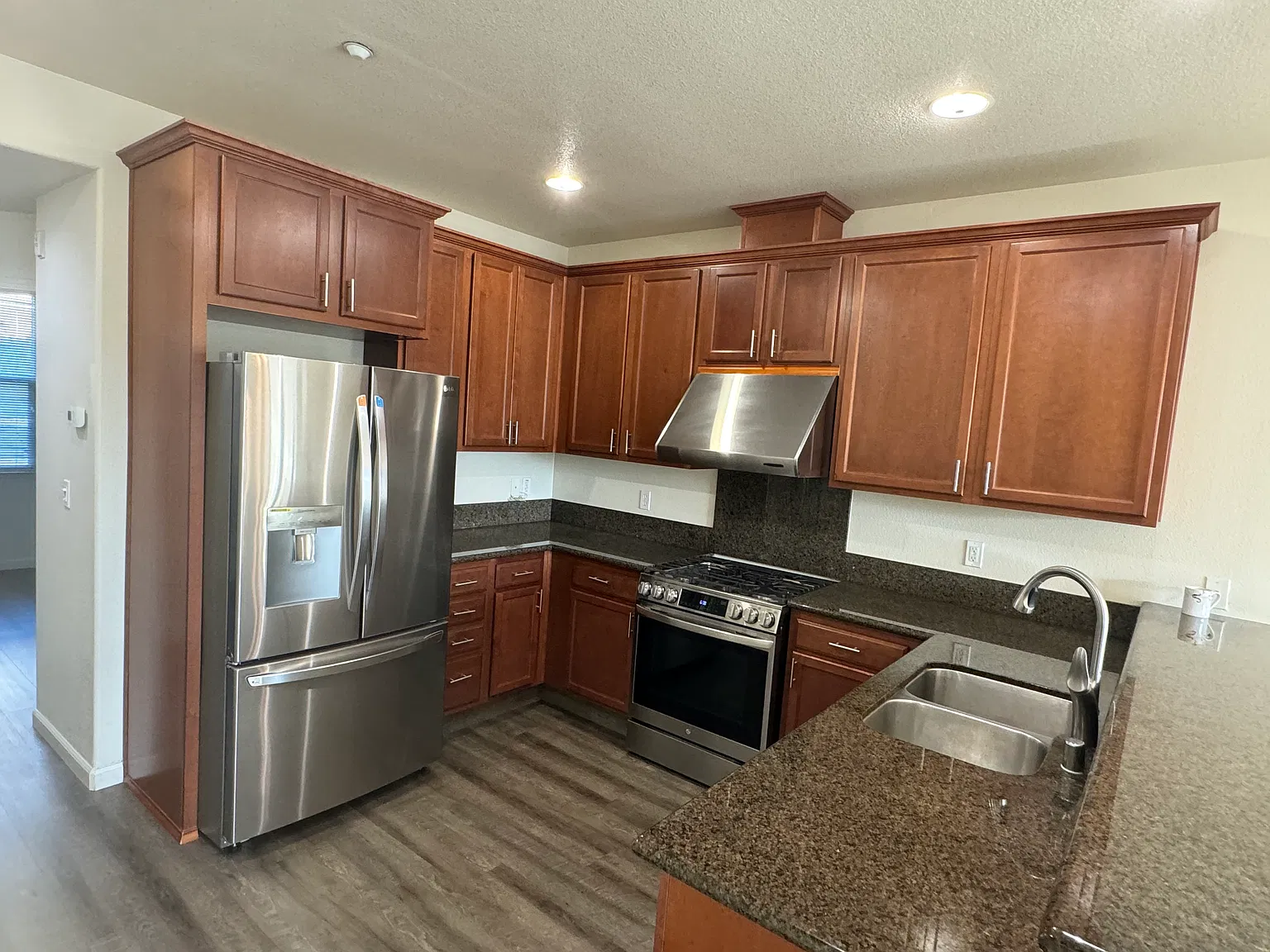 3 bed, 1845 sqft, $3,850 — Photo 3