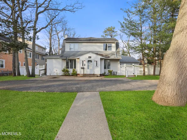 637 6th Street, Lakewood, NJ 08701