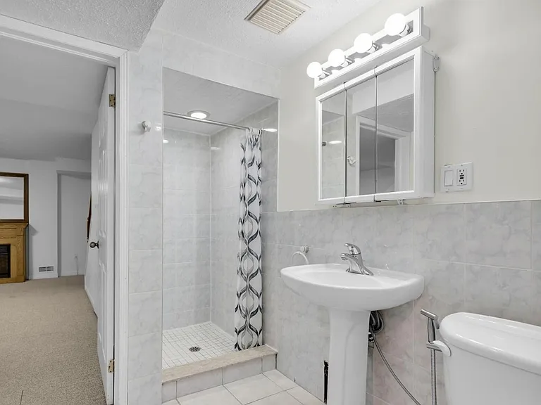 50 Chapman Ct #14 — Photo 17