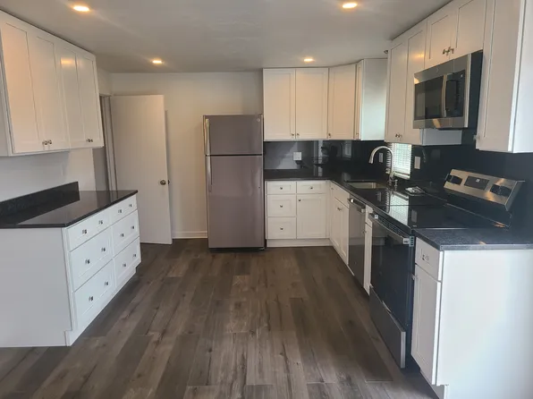 300 Exchange St #B, Millis, MA 02054