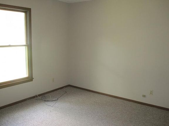 4th image of 305 W 1st St