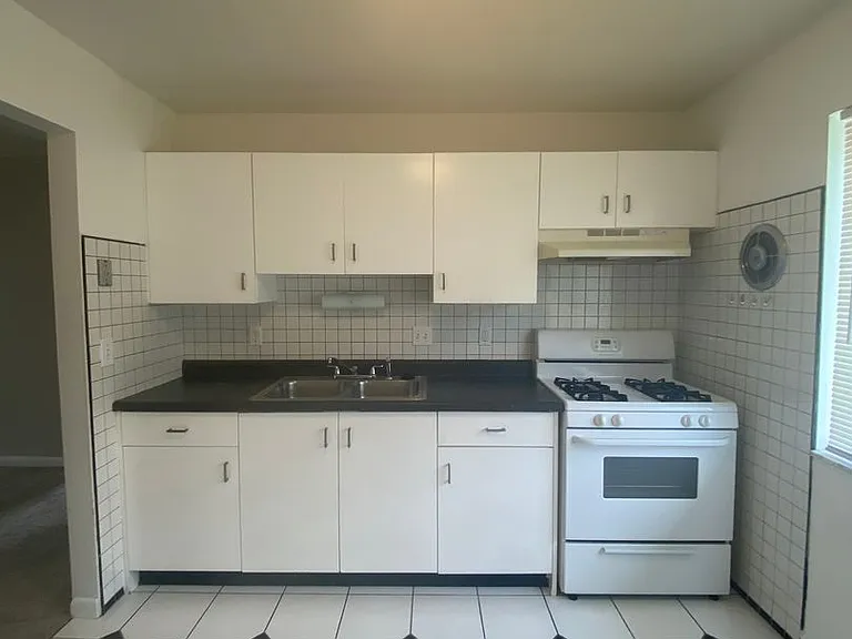 Northbrook Apartments — Photo 36