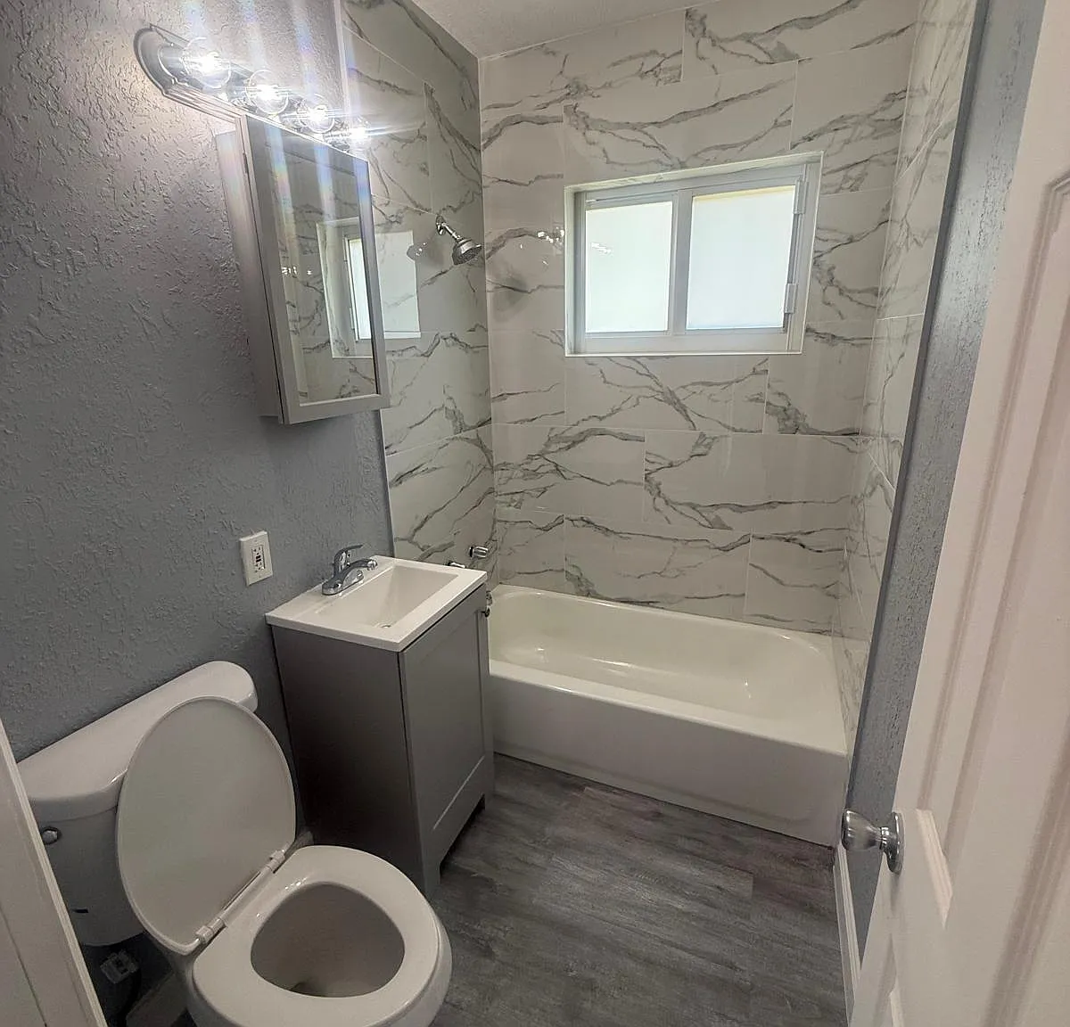 4 bed, 1.0 bath, 1413 sqft, $2,900 — Photo 3