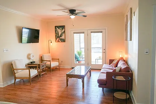 450 Park Ave Photo 1