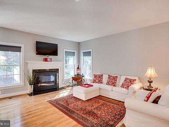 5th image of 9413 Brambly Ln