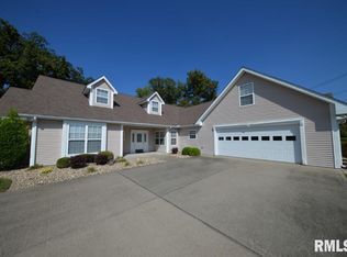 9760 E Richview Rd, Mount Vernon, IL 62864