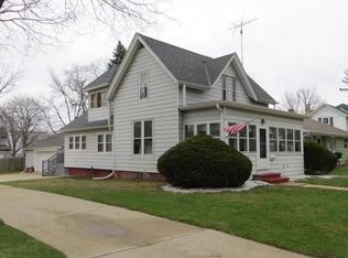 151 S Maple St, Oconomowoc, WI 53066