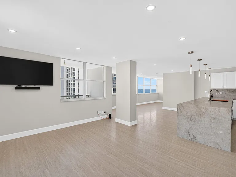 209 N Fort Lauderdale Beach Blvd #8A — Photo 15