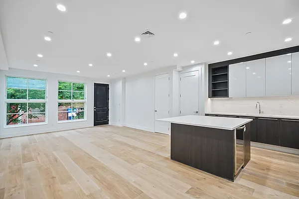 Sold by Avenue Sotheby's International Realty | media 5