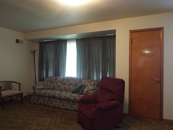 3rd image of 110 S Walnut St
