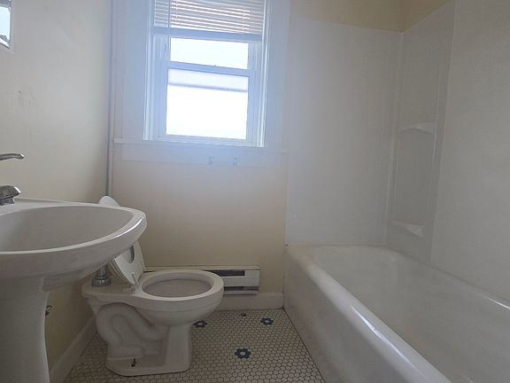 4th image of 222 N 5th St APT 201