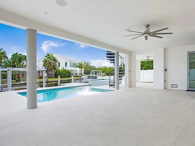 1798X Holiday Ln — Photo 8