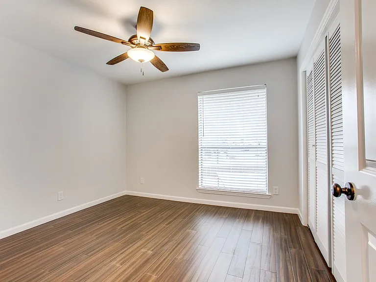 Creekside Condominumums — Photo 51