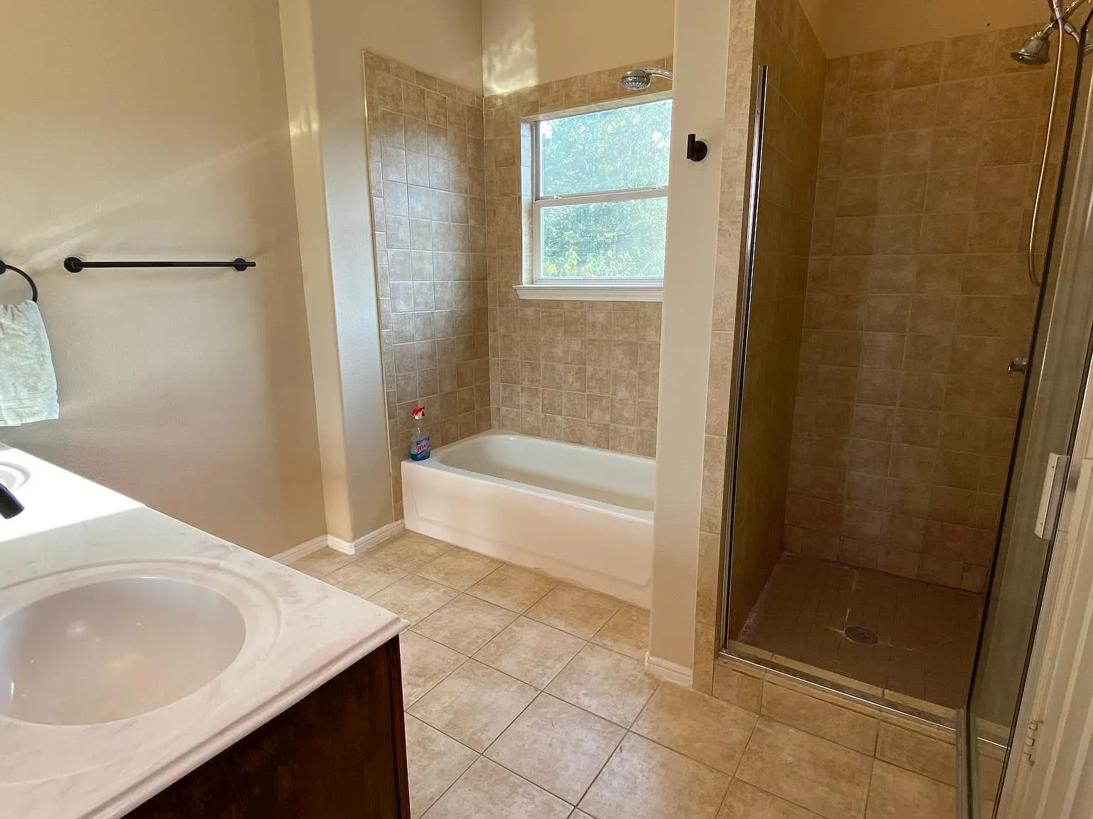 3 bed, 2.5 bath, 1818 sqft, $1,990 — Photo 4