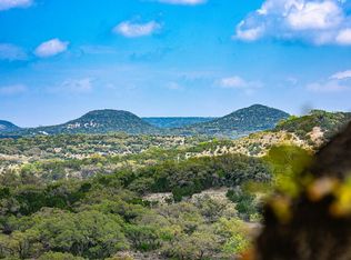 345 Lake Rdg, Helotes, TX 78023