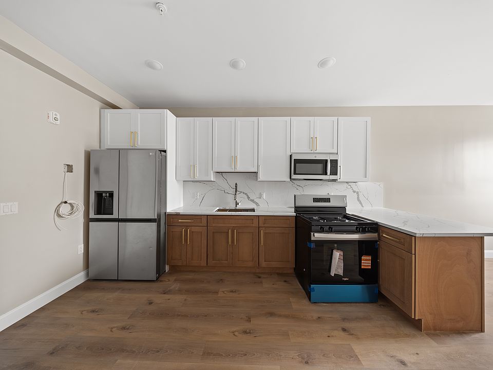 1st image of 17-19 Wickham St #202