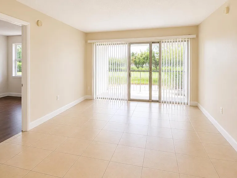 4205 N University Dr #106 — Photo 15