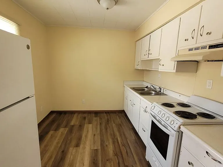 355 North Dr — Photo 2