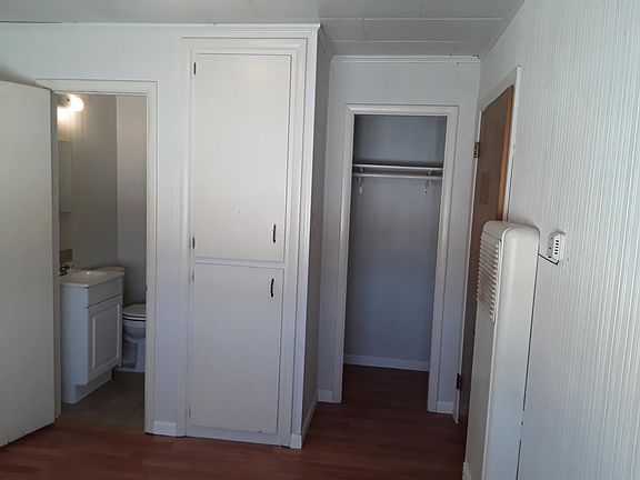 3rd image of 209 W Main St APT 205